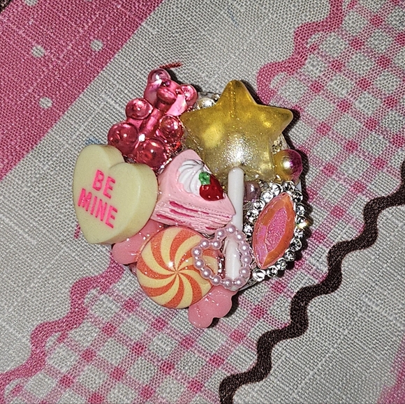 Candy Phone Grip Accessory - Picture 3 of 3